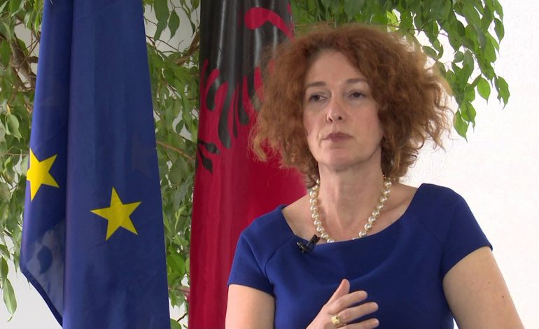Rama i quan mediat kazan, por Vllahutin i del “kundër”, ja çfarë do të bëj me mediat për dy ditë në Tiranë