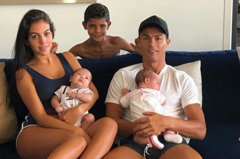 Ronaldo nuk ngopet: Dua 7 fëmijë dhe 7 “Topa të Artë”