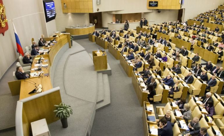 Rusia harton legjislacionin që synon mediat e huaj