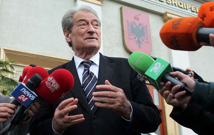 Pas kuvendit Berisha akuzon Ramën: Ka plane antishqiptare me Vuçiç