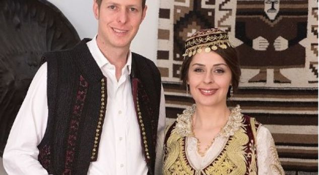 LETRA DHE FOTO/ Çifti i Familjes Mbretërore, një urim special për festën e 28 Nëntorit