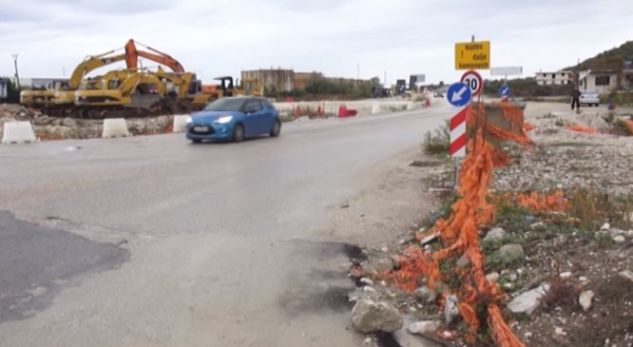 Kjo është gjëndja katastrofike e rrugës së vetme që të sjell në Vlorë