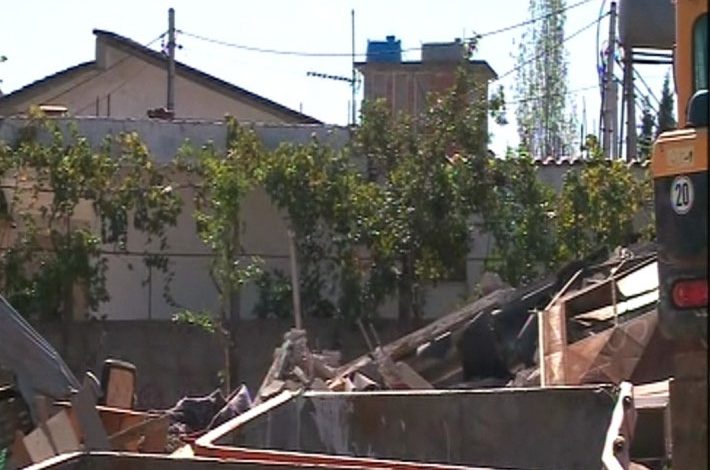 Pogradec/ Përmbarimi e nxjerr nga shtëpia, zonja mes lotësh: Do var veten