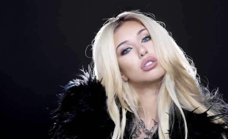 Pas martesës, Adelina publikon FOTO nga mbrëmjet romantike