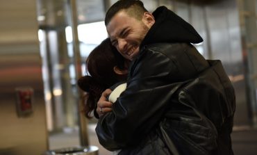 Lotë lamtumire në aeroportin e Detroit, dëbohet pas 30 vitesh në SHBA nëna shqiptare (Fotot)
