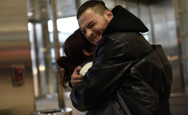 Lotë lamtumire në aeroportin e Detroit, dëbohet pas 30 vitesh në SHBA nëna shqiptare (Fotot)