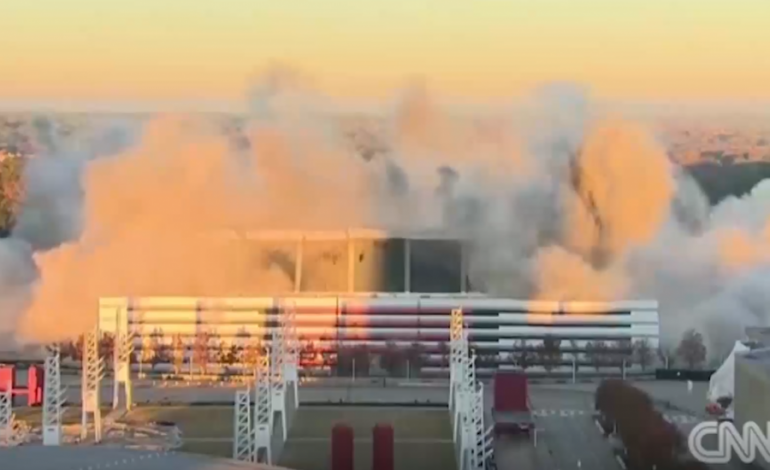 (VIDEO) Shpërthimi me eksploziv, shkatërrohet stadiumi historik
