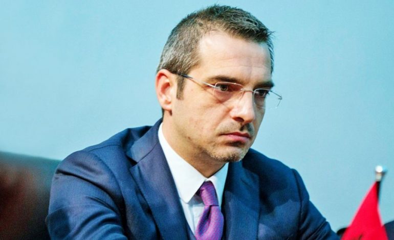 (FOTO) Ja patentat në emër të Saimir Tahirit, janë të dyja për leje lundrimi