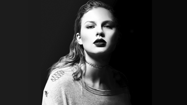 FOTO/ Taylor Swift shfaqet super seksi në xhirimet e hitit të ri. Qëndron pranë…