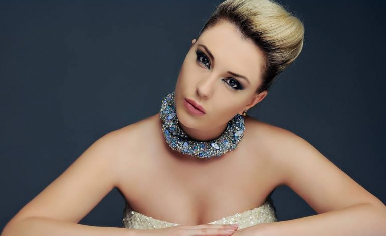 Teuta Selimi “çmend” me pamjen e re (FOTO)