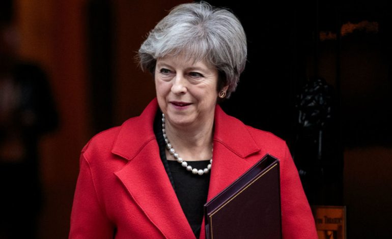 Theresa May i përgjigjet kritikave se si u trajtuan skandalet seksuale