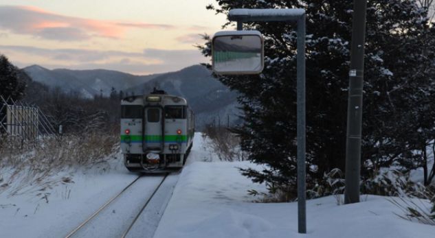 Treni që udhëton vetëm për një vajzë: Lexoni historinë e saj prekëse