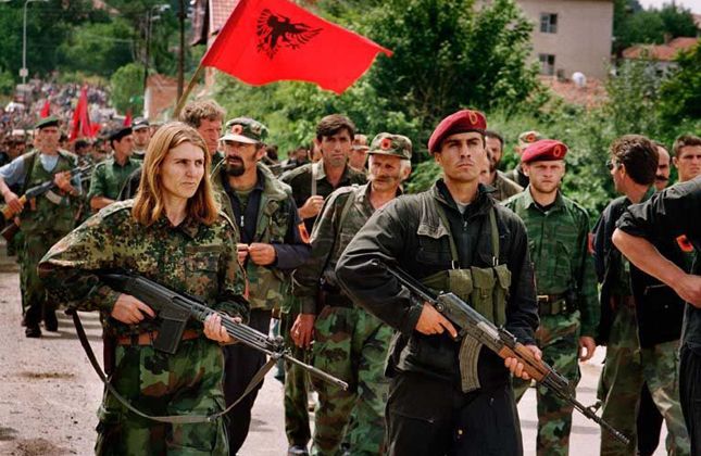 FOTO/ 20 vjet nga dalja publike e Ushtrisë Çlirimtare të Kosovës