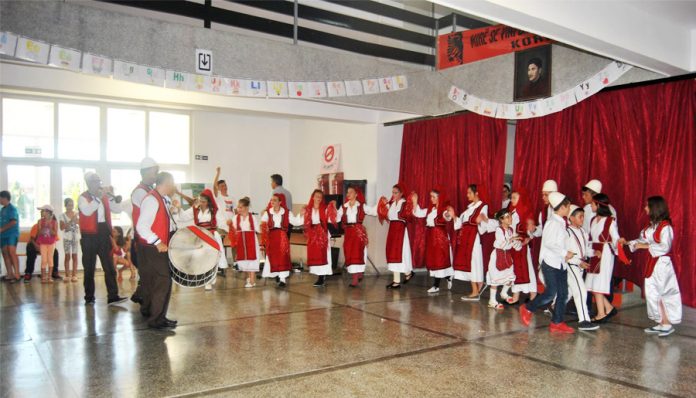 Themelohet ansambli i parë shqiptar i këngëve dhe valleve në Maqedoni