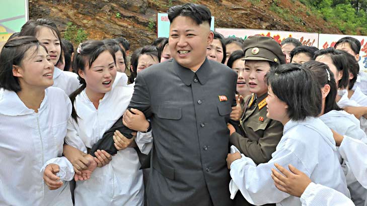 (FOTO) Nga Hitleri tek Kim Jong Un, ja për cilat skuadra bëjnë tifo diktatorët