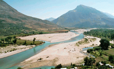 Bizneset kërkojnë moratorium për hidrocentralet në Vjosë