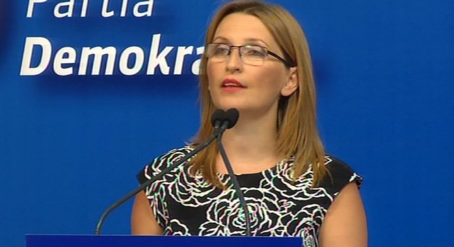 Prindër dhe mësues nxjerrin blof Voltana Ademin: Ja si na ka mashtruar me paratë tona