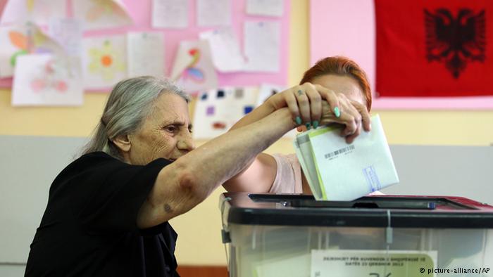Studimi i BE/ Votuesve në Shqipëri iu është ofruar blerja e votës, e mjaftueshme për të ndryshuar rezultatin