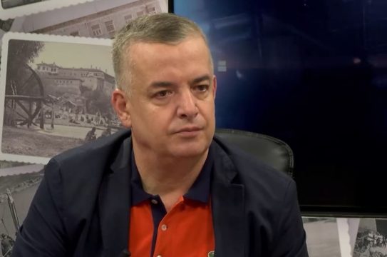 Analiza/”Pse u largua Visho Ajazi nga SHISH, lidhja me çështjen Tahiri dhe vetingun e gjyqtarëve”