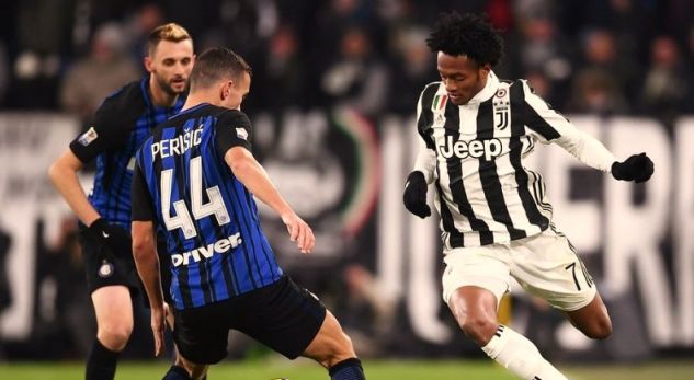 VIDEO/ Lojtari i Juventusit prek topin me dorë, vendimi i arbitrit shumë i dyshimtë