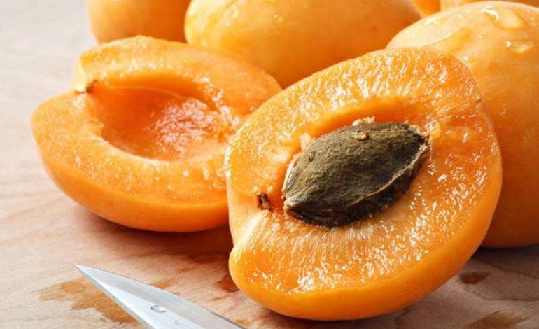 Vitamina B17: Zbulimi më i madh në historinë e kancerit