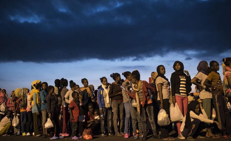 Lufta kundër skllavërisë/ Refugjatët ikin nga Libia, Franca i hap dyert