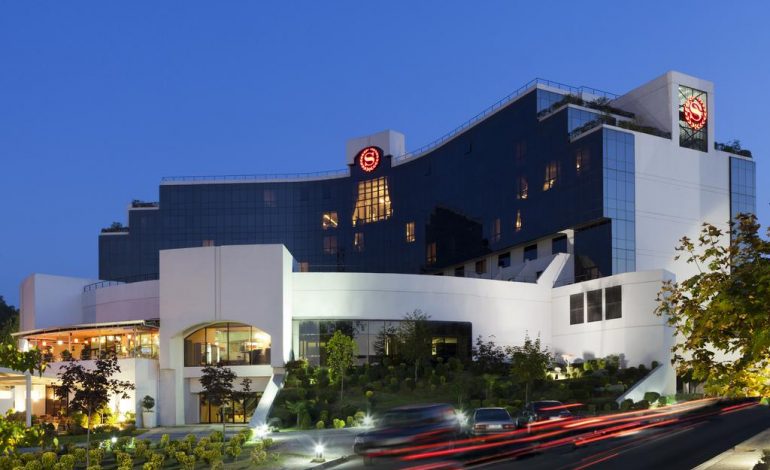 Largimi i “Sheraton”-it/ Berisha zbulon shkakun, nxjerr emrat dhe interesat mafioze