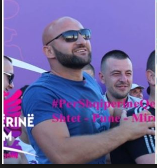 ENIGMA E CEREMONISE për vëllain e ish deputetit të PS, Ndoka. Zbulohet arsyeja pse djali tjetër mungoi në varrim