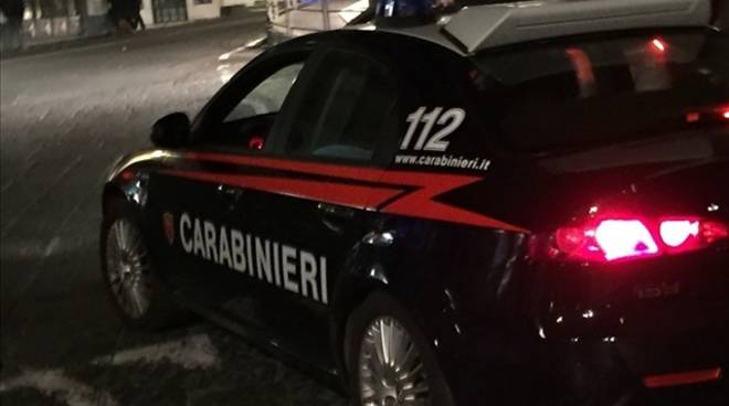 Masakrohet me thikë shqiptari në Itali, rrezik për jetën. Policia në hetim për zbardhejn e ngjarjes
