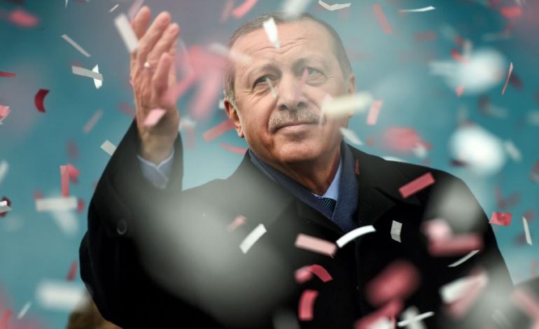 Pallati i Erdoganit do ju “marrë” mend. Ja si jeton sulltani i zhytur në luks… (FOTO)