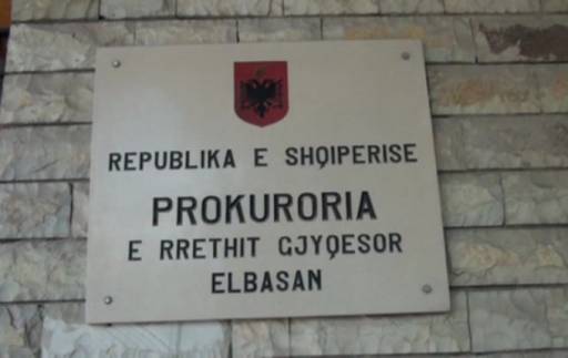 Elbasan/ Prokurorja padit shefin: Më more dosjet pa dëshirë…