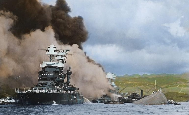Pearl Harbor/ Dalin fotografitë me ngjyra që tregojnë tmerrin e sulmeve që morën më shumë se 2.400 jetë
