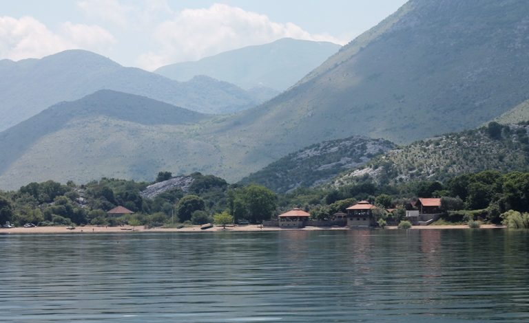 Pas Shqipërisë, alarm i kuq i reshjeve edhe në këtë shtet fqinj!