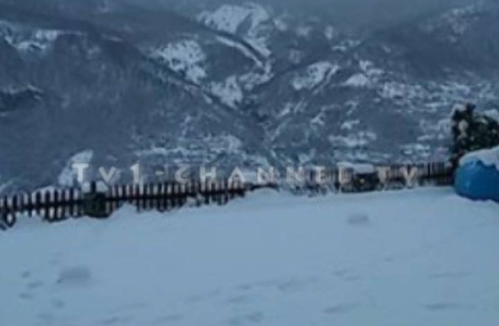THETH/ Reagojnë disa familje: Kemi mbetur të izoluar pa energji elektrike nga dëbora