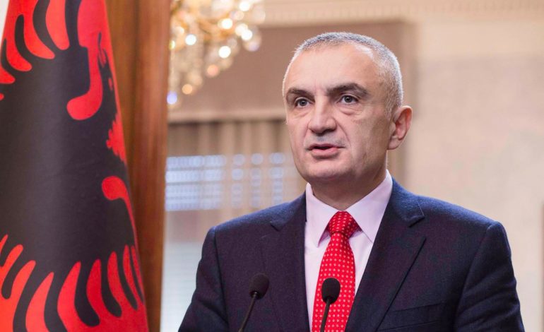 FESTA E KRISHTLINDJES/ Presidenti Meta: Uroj samë shumë shpresë dhe qetësi në familjet tuaja