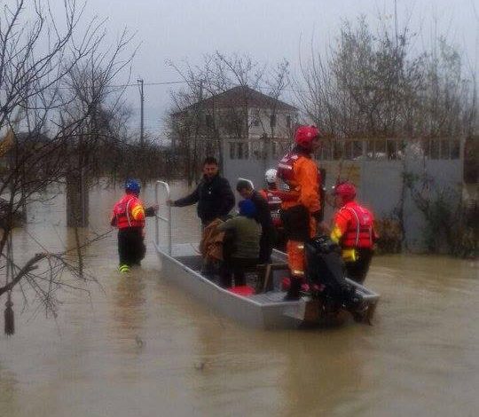 PËRMBYTJET/ Ahmetaj: Vlerësojmë punën e jashtëzakonshme, në ndihmë erdhën dhe forcat kosovare (FOTO)