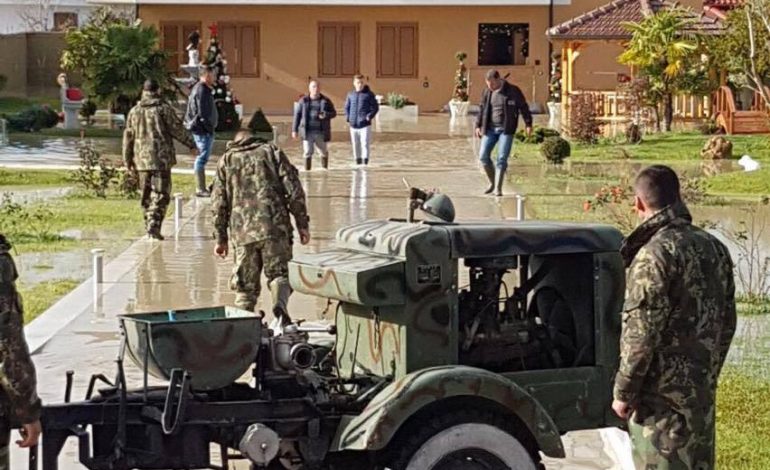 FOTOT/ FA në Fushë-Krujë dhe Novoselë, aksion për largimin e ujit dhe pastrimin e baltës