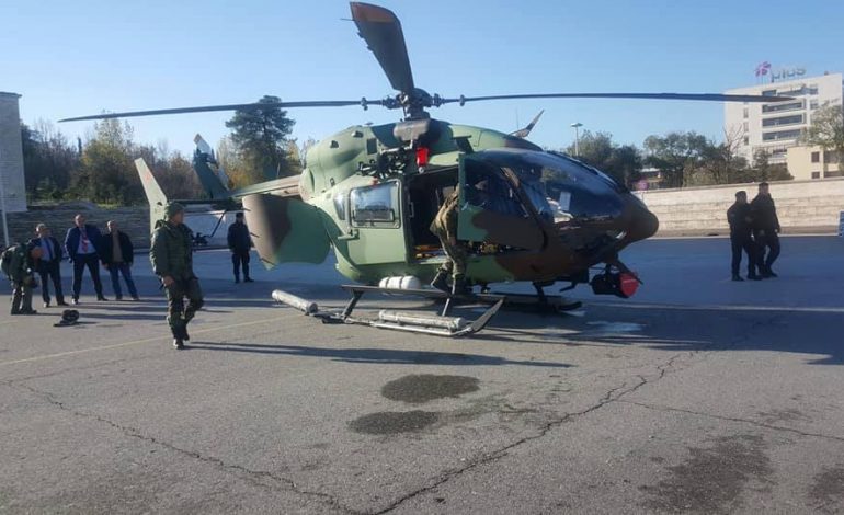 105 vjet Forca të Armatosura. Ushtria zbarkon në Sheshin Nënë Tereza