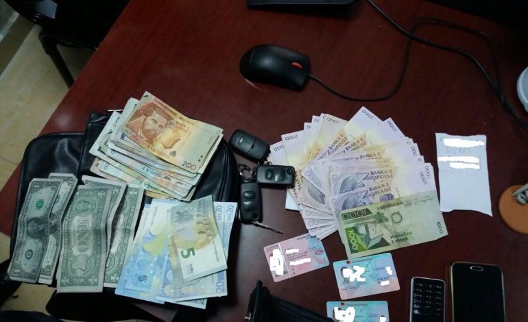 Gjirokastër-“Kufiri i gjelbër”/ Arrestohen 2 punonjës të policisë kufitare dhe një shtetas (EMRAT)
