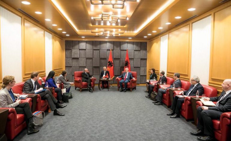 Meta takon ministrin e brendshëm francez: Së bashku për të goditur grupet kriminale