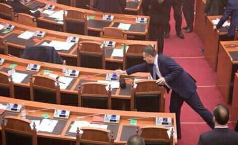 “Po vjedh votat e PD-së”/ Taulant Balla reagon pas akuzave të opozitës: Monika Kryemadhi… (VIDEO)