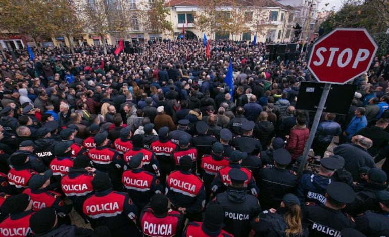 Protesta/ BE: Dënojmë dhunën, tregoni lidership dhe përgjegjësi