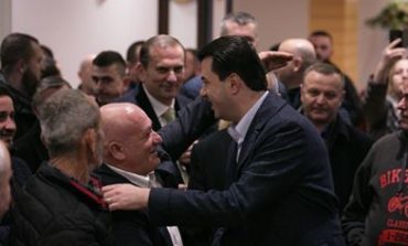 Basha fton shqiptarët në protesta: Do përmbysim qeverinë "Rama 2"