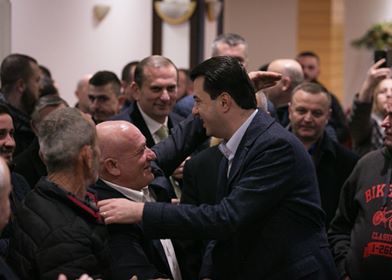 Basha fton shqiptarët në protesta: Do përmbysim qeverinë “Rama 2”