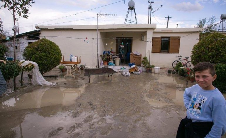 Kosova krah Shqipërisë, dërgon 15 kamionë me ndihma për familjet e përmbytura