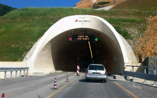 TIRANË- ELBASAN/ Skandali ekonomik i një autostrade, përfundimi i së cilës po shtyhet për në “kalendat greke”