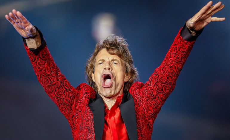 FOTO/ Legjenda e Rolling Stones, feston 1 vjetorin e lindjes së djalit të tij