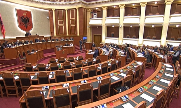 “Doni t’i lini opozitës dobiçin në derë”, Spaho akuza Ramës për Balilin: Qeshe, tani jep llogari
