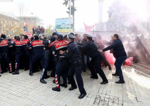 Dhuna në protestën e opozitës/ Jepet masa e sigurisë që për 6 personat e ndaluar