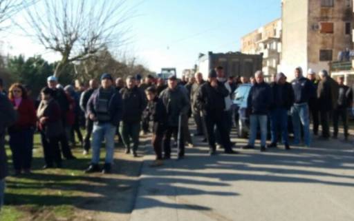 PËRMBYTJET/ Banorët e Fierit në protestë: Na vlerësoni tokën